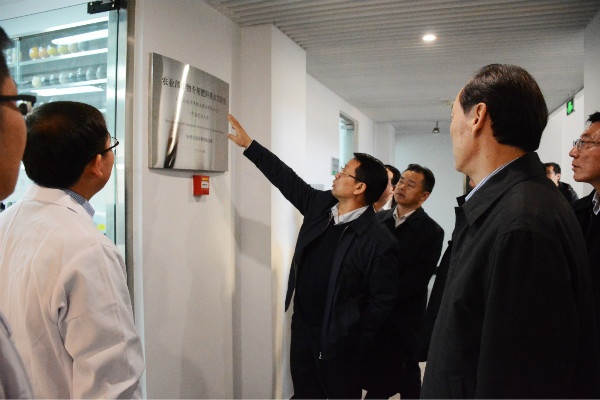 农业农村部副部长余欣荣考察指导J9集团－中国农着述物专用肥料重点实验室-新闻动态-J9集团