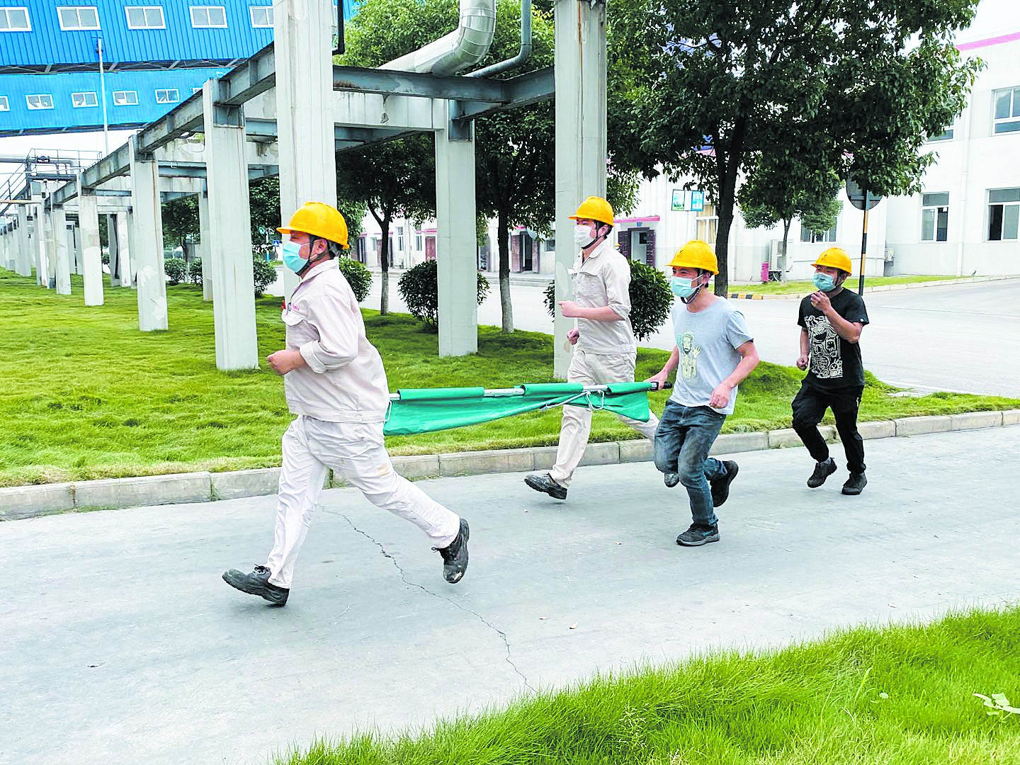sss防暑救护职员.jpg