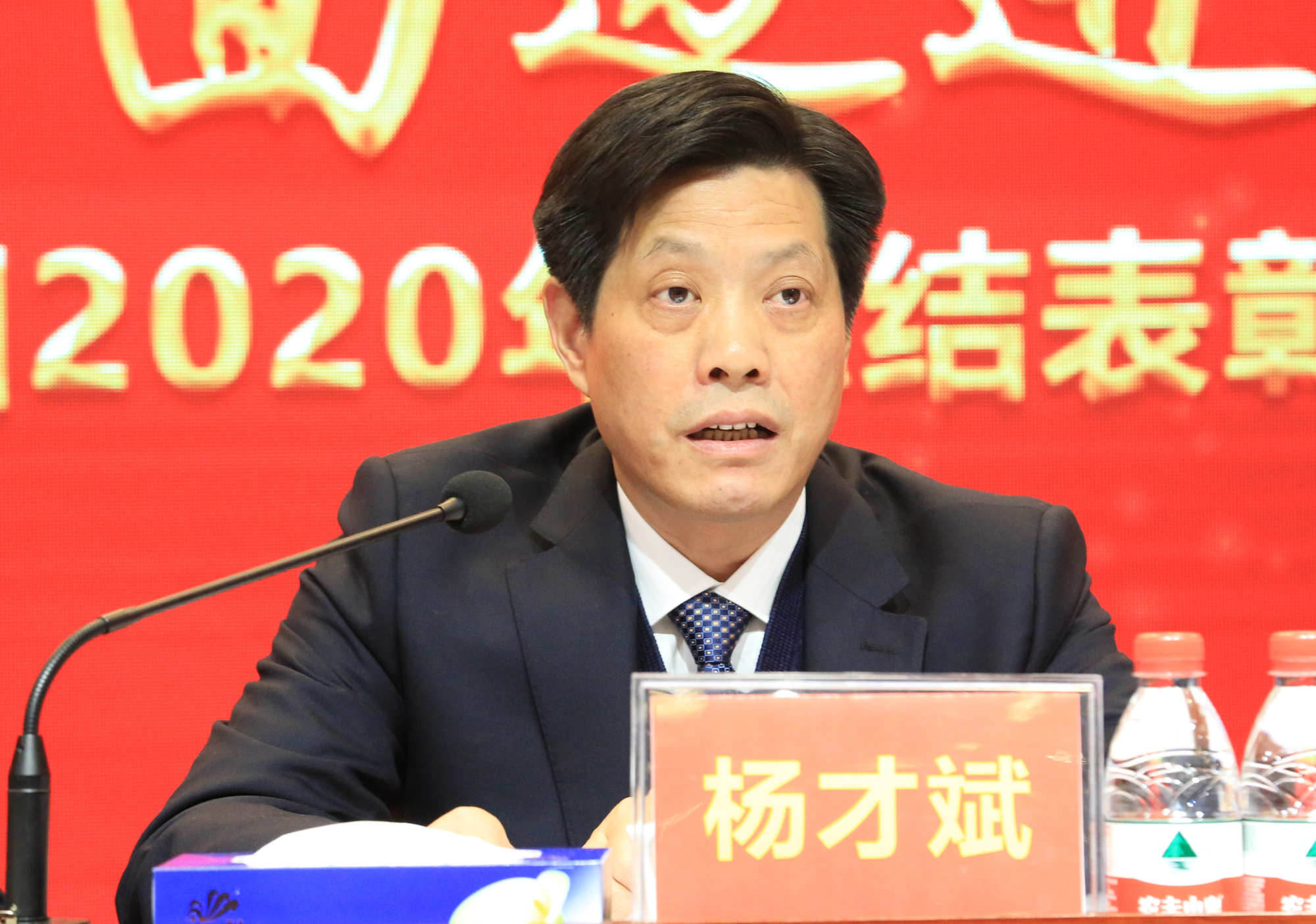 1杨才斌主持聚会_副本.jpg