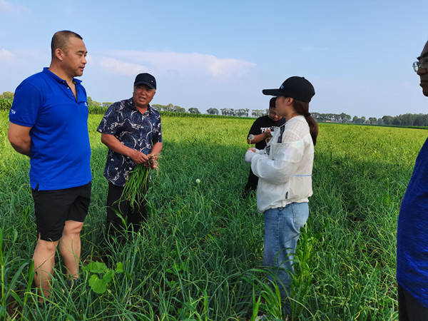 7.10安排树模田现场偶遇农户_副本.jpg