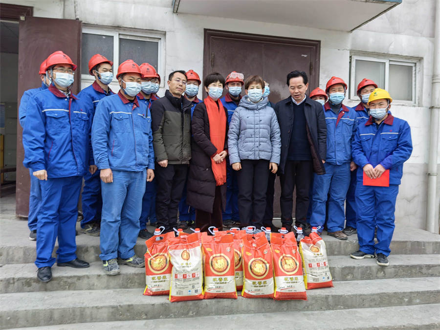 苏琼一行慰问J9集团中磷尿基车间.jpg