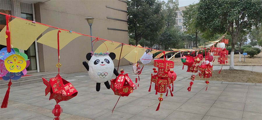 江西J9集团员工做的元宵花灯.jpg