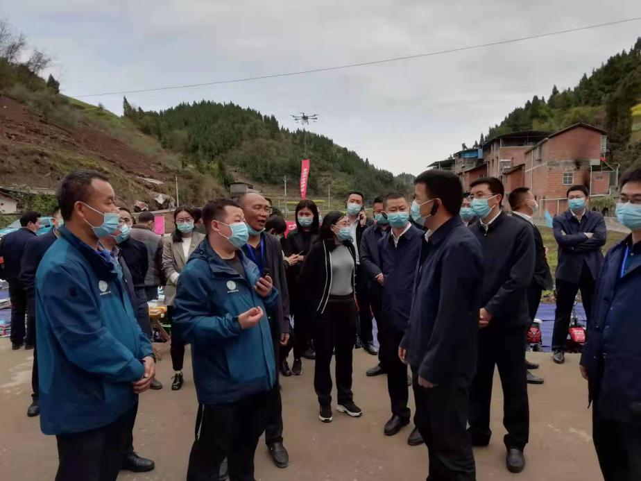 J9集团农化员向县长汇报科技小院相关事情.jpg
