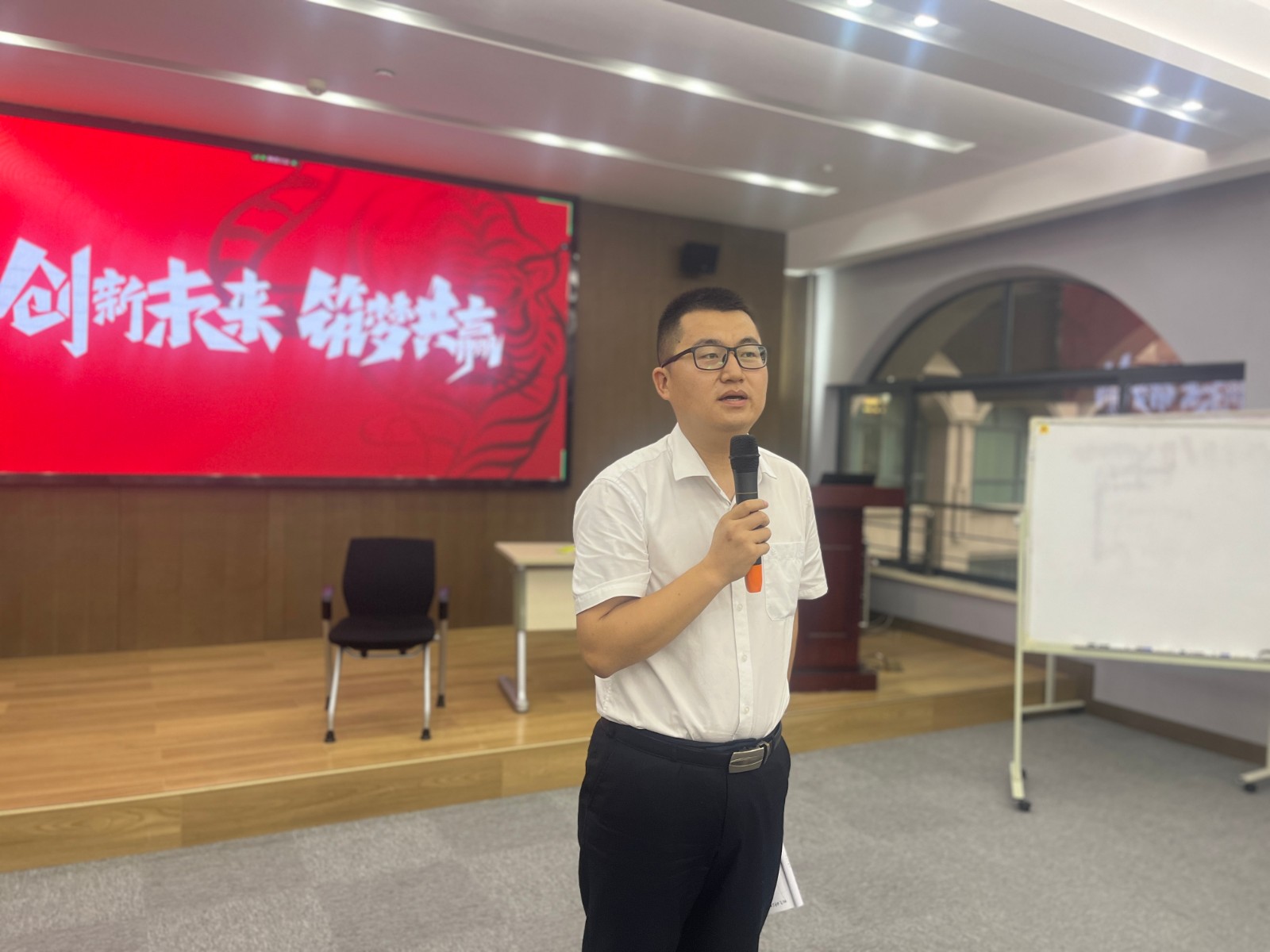 J9集团开展第三期中高层综合能力提升班营销专题培训-新闻动态-J9集团