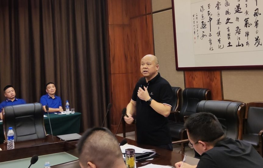 聚会图片2-赵总发动讲话.jpg
